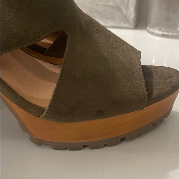 CROWN VINTAGE Olive Green Suede
Platform Chunky block Heel Ankle Straps Sz 7.5 - Picture 11 of 15